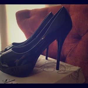 Woman’s size 11 Stilettos